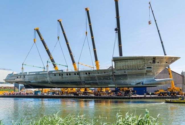 Heesen Yachts and it's brand new 265-foot superyacht, Cosmos