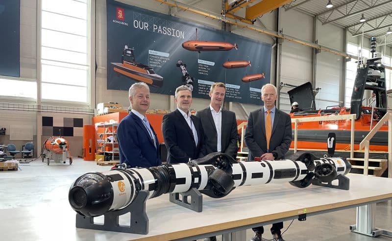 Argeo has signed the first commercial contract for Eelume’s snake robot technology. From left: Atle Gran, Kongsberg Maritime; Trond Crantz, Argeo; Thomas Nygaard, Kongsberg Maritime; Morten Bjerkholt, Eelume