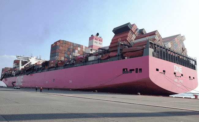 ONE-Apus-Docked-at-Kobe-Port