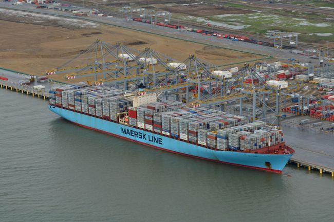 edith-maersk-at-london-gateway-19-oct-2014-3-small