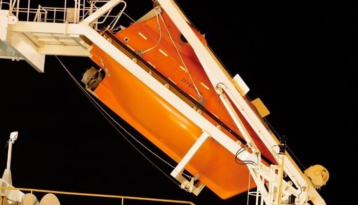 free fall of life boat