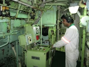 Marine engine local manoeuvring