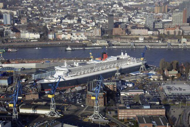 queen-mary-2-blohm-voss-werft-hamburg