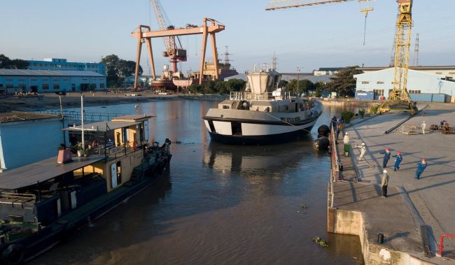 reversed_stern_drive_tug_electric_2 - PORTS OF AUCKLAND’S FULLY ELECTRIC DAMEN RSD-E TUG 2513 LAUNCHED AT SONG CAM SHIPYARD