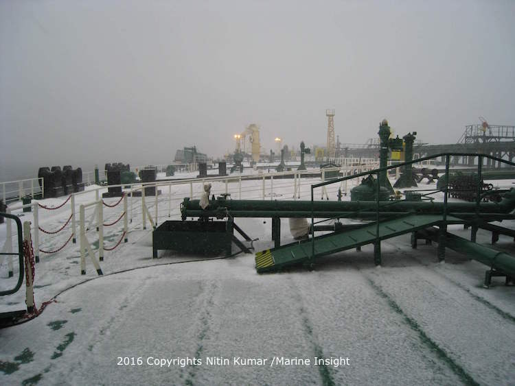 snow fall on the ship (1)
