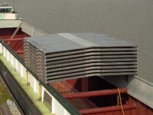 Stacking cover type